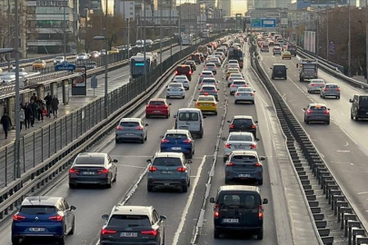 İstanbul'da haftanın ilk iş gününde trafik yoğunluğu yaşanıyor