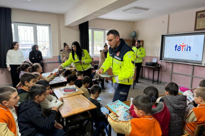 Karacabeyli öğrenciler, trafik kurallarını öğrendi