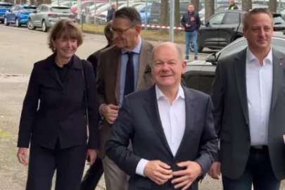 Almanya Başbakanı Scholz, Köln'deki Ford fabrikasını ziyaret etti