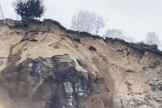 Arhavi'deki heyelanlı bölgede toprak kaymaları devam ediyor