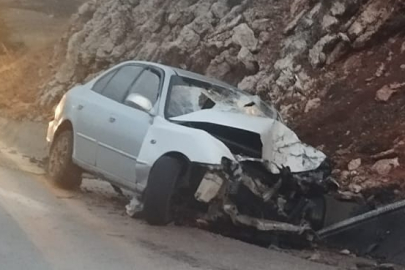 Isparta'da yağmur kazayı beraberinde getirdi: Tır ve otomobil kafa kafaya çarpıştı