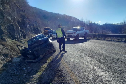 Kastamonu'da otomobil ve pikap kafa kafaya çarpıştı! 1 ölü