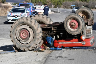 Kütahya'da traktör ile kamyonet çarpıştı: 1 yaralı