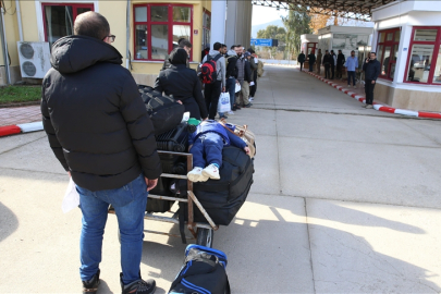 Ülkelerine dönen Suriyeliler için Hatay'daki Yayladağı Sınır Kapısı da açıldı