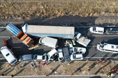 Van'daki zincirleme trafik kazalarına 35 araç karıştı