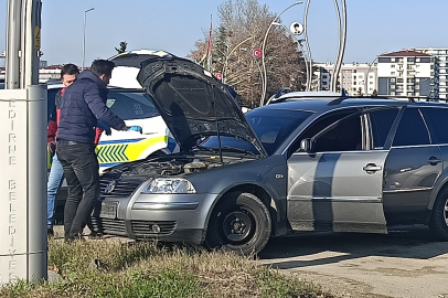 Edirne polisi Bulgaristan'dan gelen ikiz plakalı aracı yakaladı: 2 gözaltı