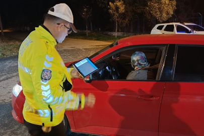 Balıkesir polisinin gece denetiminde 9 firari yakandı