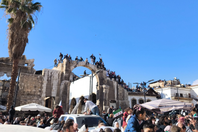 Şam’daki tarihi Emevi Camii’nin zincirleri kırıldı