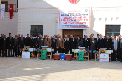 Siirt'te çiftçilere üzüm sıkma makinesi dağıtıldı