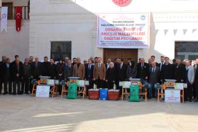 Siirt'te çiftçilere üzüm sıkma makinesi dağıtıldı