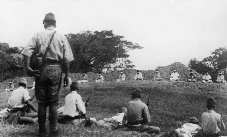 14. Japon birlikleri savaş esirlerini hedef tahtası olarak kullanıyor, 1942.