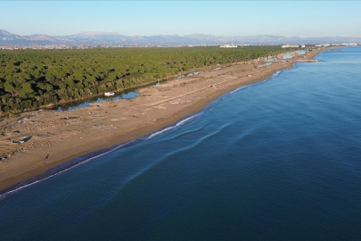 Antalya'da çardaklardan temizlenen Kumköy Sahili eski haline döndü