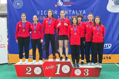 Erzincanlı badmintonculardan Antalya'da madalya yağmuru!