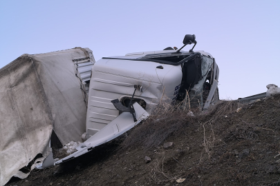 Erzurum-Artvin yolunda TIR kazası