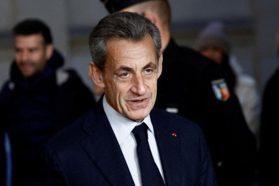 Fransa'da "telekulak" davasında Sarkozy'nin 1 yıl ev hapsi cezası onandı