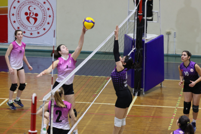 Manisa'daki kadınlar voleybol turnuvasının kazananı belli oldu