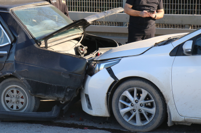 Sakarya'da 4 araç zincirleme trafik kazası yaptı