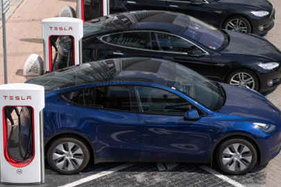 Tesla, ABD'de yaklaşık 700 bin aracını geri çağırıyor