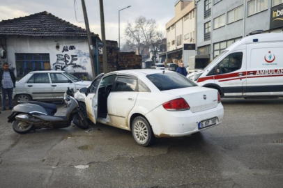 Bursa'da iki araç kafa kafaya çarpıştı