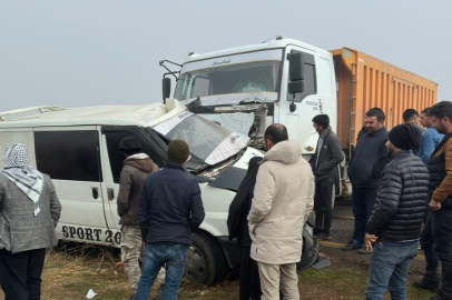 Kamyon ve minibüs çarpıştı: 1 yaralı