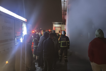 Adana'da tavuk çiftliği deposunda çıkan yangın hasara yol açtı