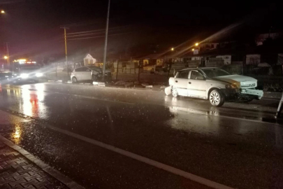 Burdur'da alkollü sürücü önce refüje ardından otomobile çarptı