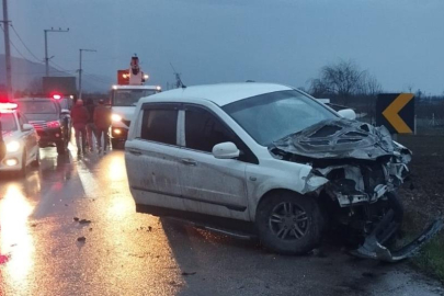 Kontrolden çıkan araç enerji nakil hattı direğine çarptı: 1 yaralı