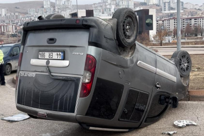 Elazığ'da otomobille çarpışan hafif ticari araç takla attı: 1 kişi yaralı