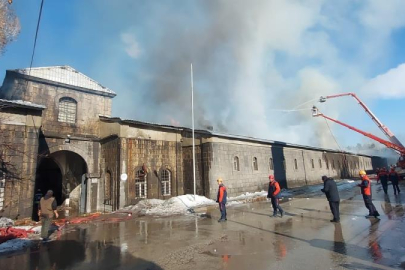 Erzurum'da tarihi binada çıkan yangın kontrol altına alındı