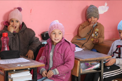 Bilecikli hayırseverin ördüğü bereler, bu yıl Siirt'teki öğrencileri ısıtıyor