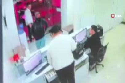 Döviz bürosunda silahlı soygun ve rehin alma anı kamerada