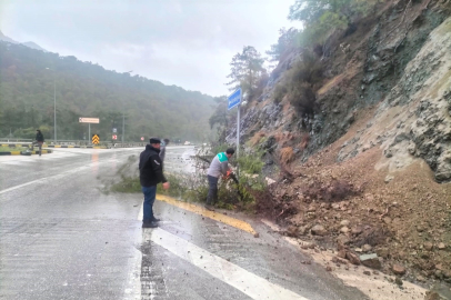 Kemer’de toprak kayması meydana geldi