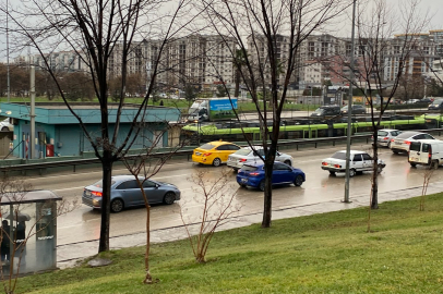 Bursa’da sağanak yağış hayatı olumsuz etkiledi