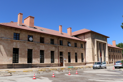 Erzincan Tren Garı depremlere meydan okuyor