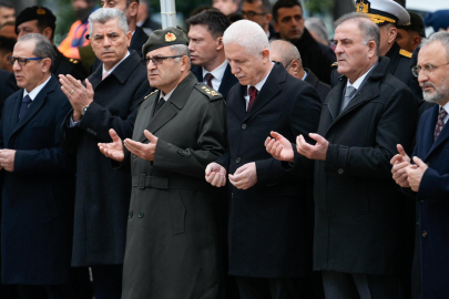 Mehmet Akif Ersoy ölüm yıl dönümünde mezarı başında anıldı