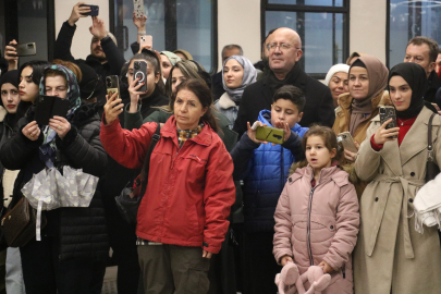 Turistlik Doğu Ekspresi Sivas’a ulaştı; yolcular halayla karşılandı