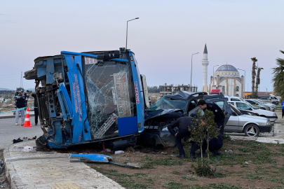 Adana'da midibüs ve cipin karıştığı kazada 7 kişi yaralandı