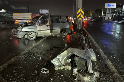 Kocaeli'de bariyere çarpan hafif ticari aracın sürücüsü yaralandı