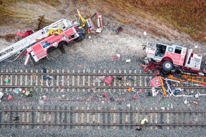 ABD'de itfaiye aracı ile tren çarpıştı: 3'ü ağır 15 yaralı