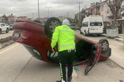 Karaman’da kontrolden çıkan otomobil takla attı