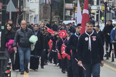 Sarıkamış şehitlerini 3.5 kilometrelik yol yürüyerek andılar