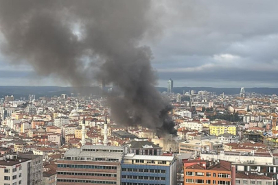 İstanbul'da yıkımı yapılan binada çıkan yangın söndürüldü