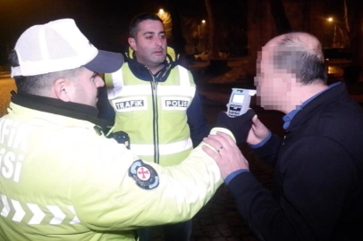 Alkollü sürücü polise zor anlar yaşattı