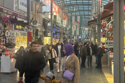 Bursa Kapalı Çarşı, yeni yılın ilk iş gününde yoğunluk yaşadı