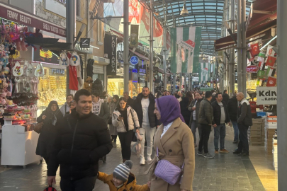 Bursa Kapalı Çarşı, yeni yolun ilk resmi iş gününde yoğunluk yaşadı