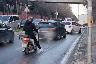 Yola dökülen yağ sürücülere zor anlar yaşattı! O anlar kamerada