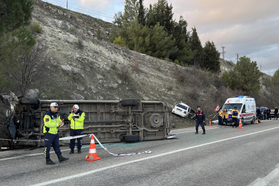 Balıkesir'de feci kaza: 2 ölü, 18 yaralı