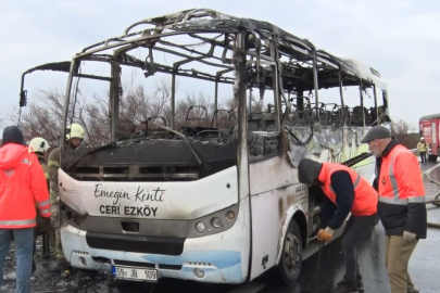 TEM otoyolunda seyir halindeki midibüs alevlere teslim oldu