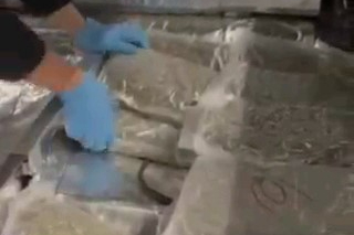 Türkiye'ye getiriyorlardı! 21 kilo 800 gram esrar gümrüğe takıldı