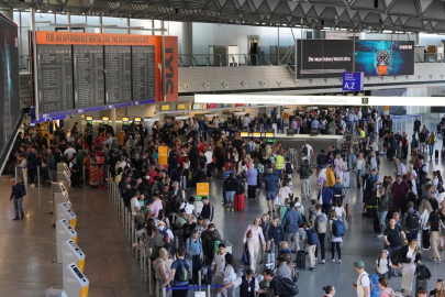 Frankfurt Havalimanı'nda 120 uçuş iptal edildi